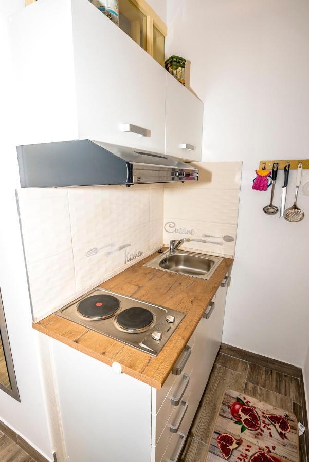 Guest House Ab Adria Home 로비니 외부 사진