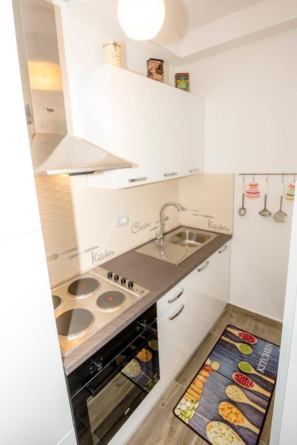 Guest House Ab Adria Home 로비니 외부 사진