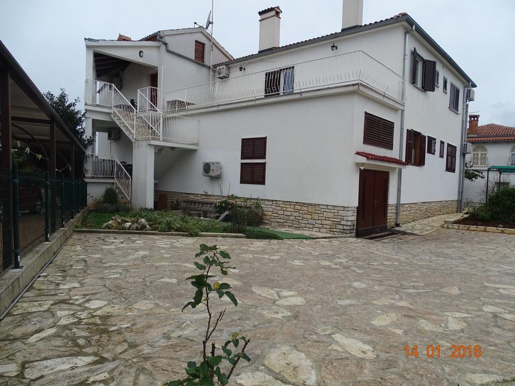 Guest House Ab Adria Home 로비니 외부 사진
