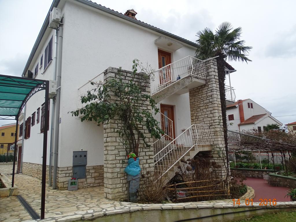 Guest House Ab Adria Home 로비니 외부 사진