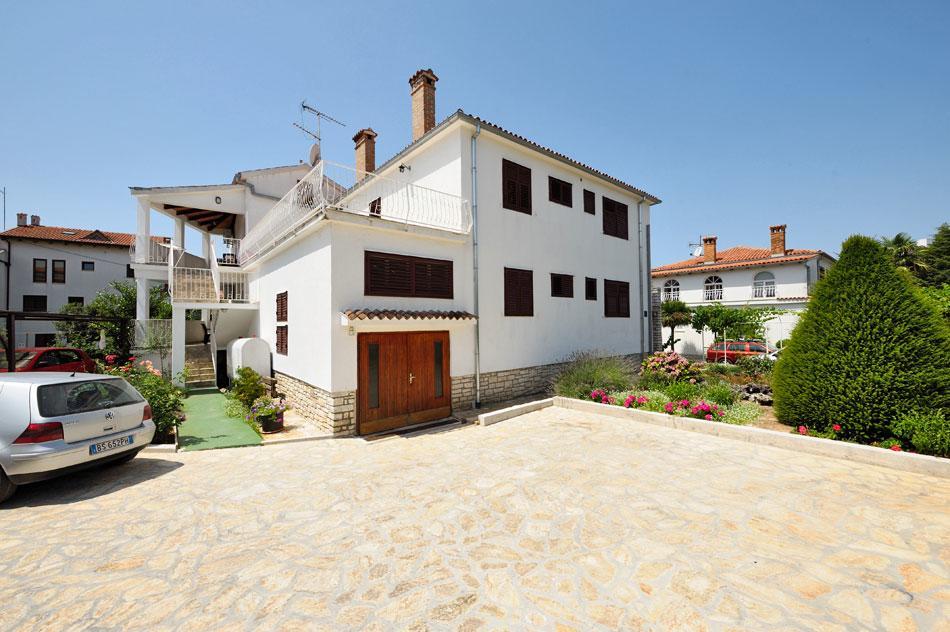 Guest House Ab Adria Home 로비니 외부 사진